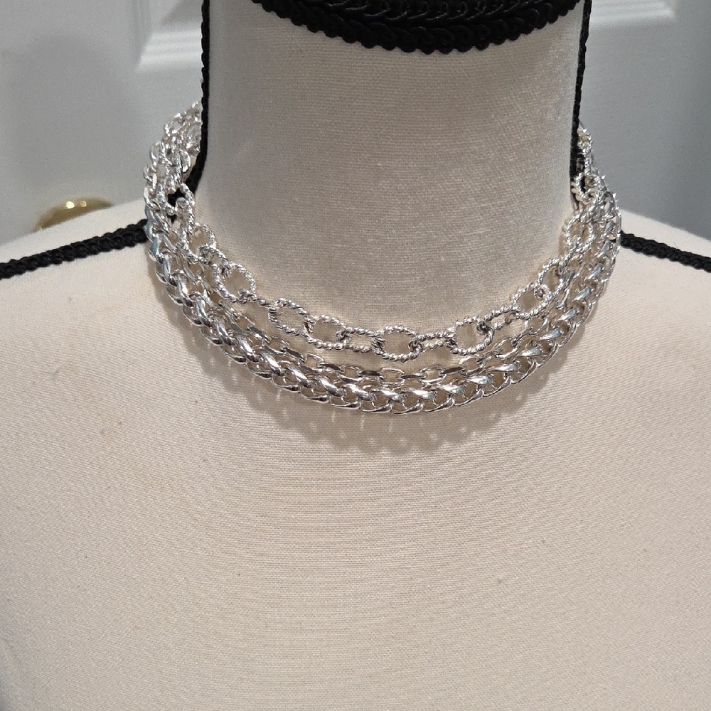 Elegant Silver Chain Necklace / Chocker